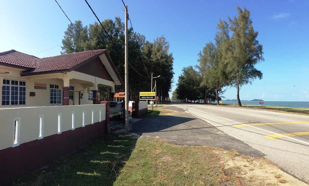 Semarak Beach Inn 41/45