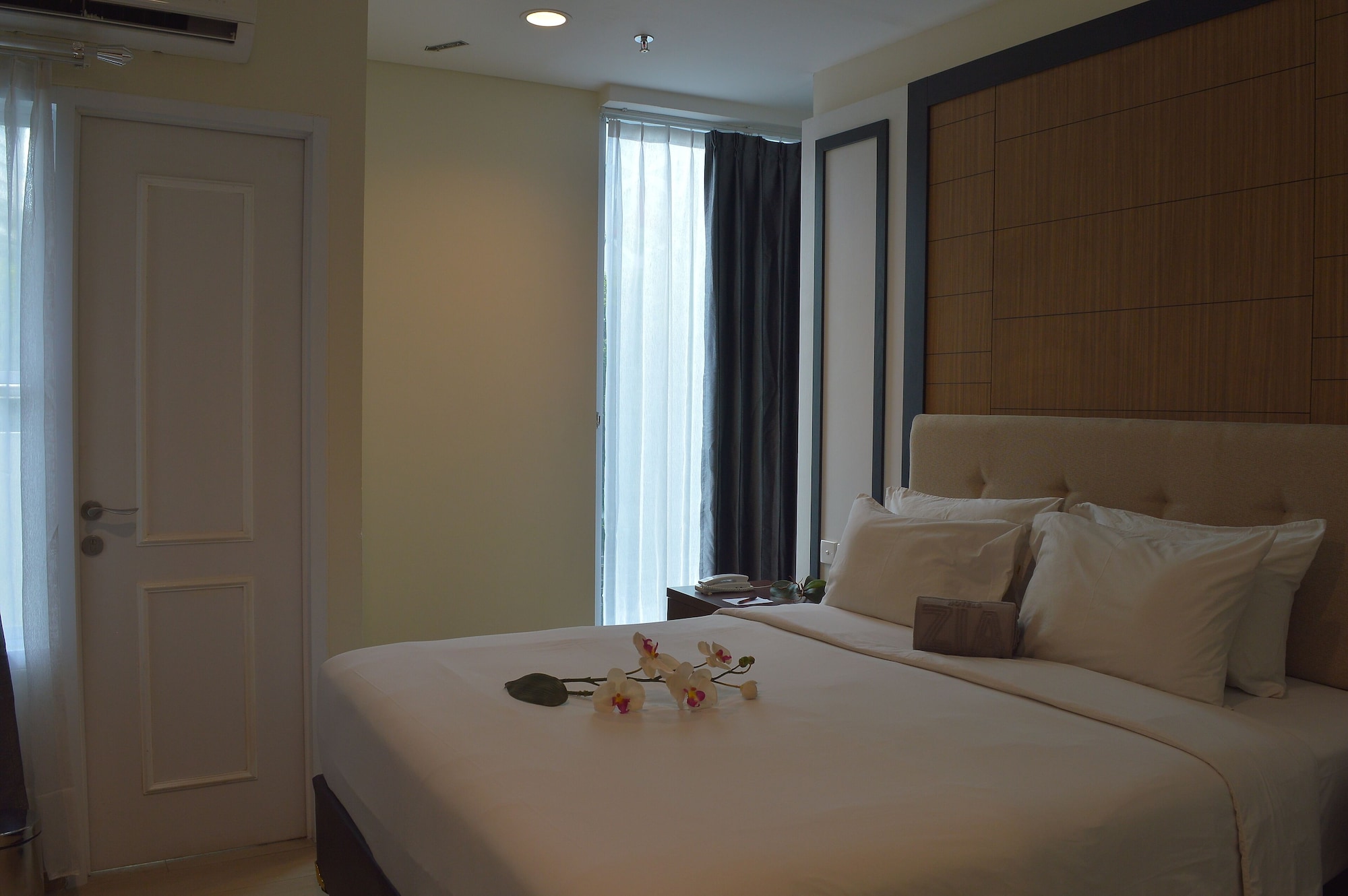 DELUXE, DOUBLE BED