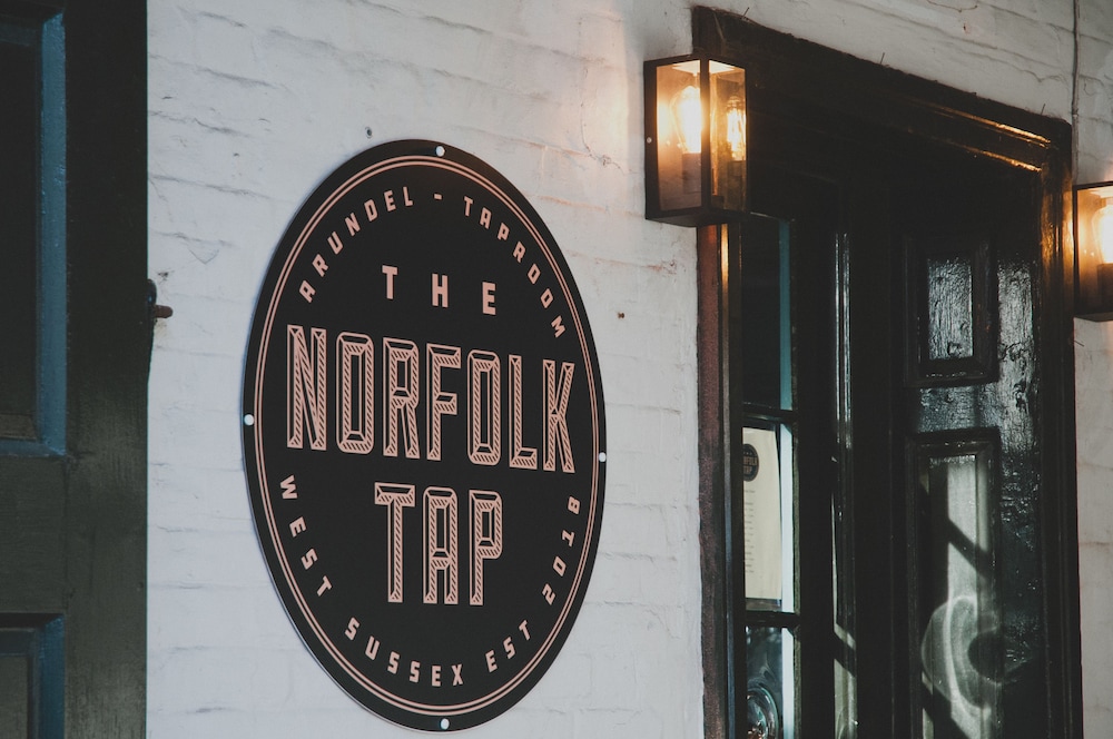 Norfolk Arms Hotel 4/55