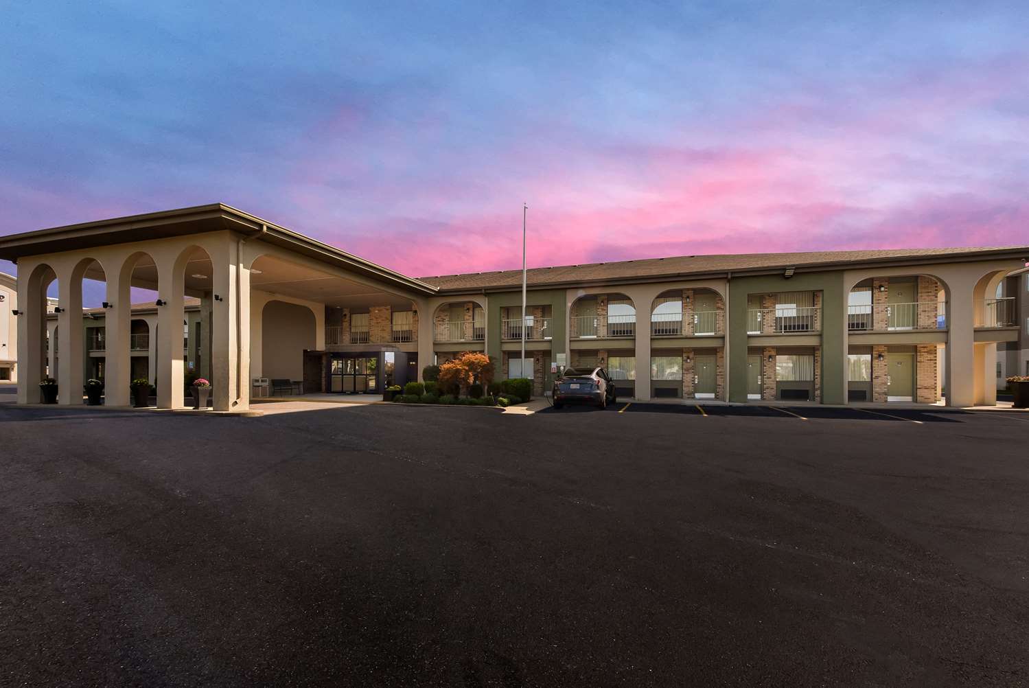 Best Western Executive Inn Grove City 2/28