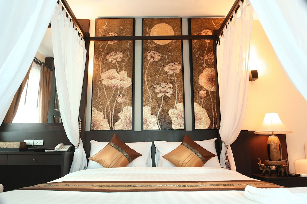 Mirth Sathorn Hotel 25/39
