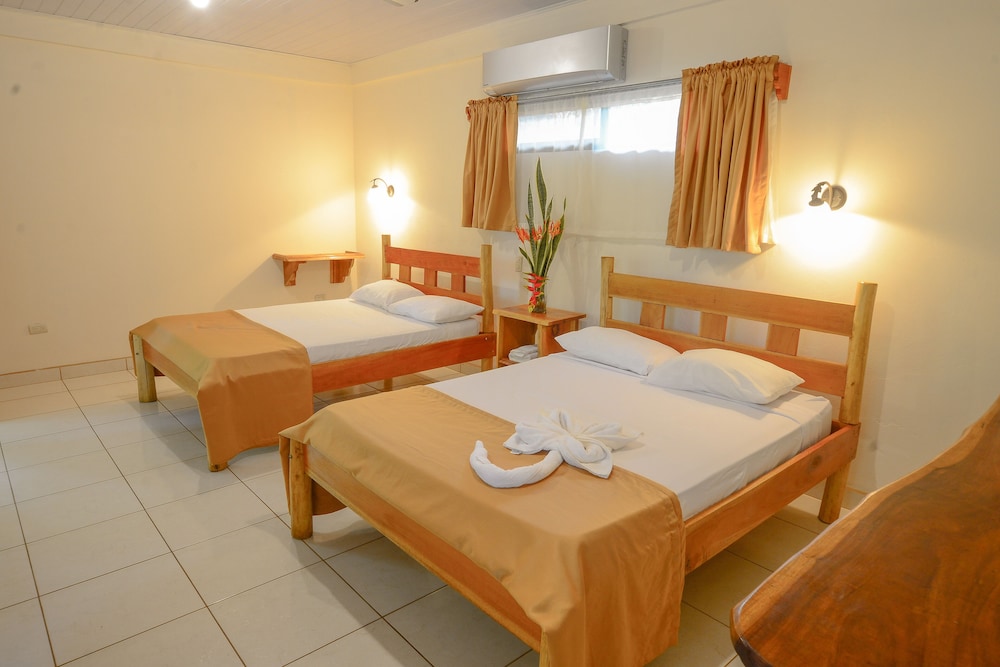 Hotel Cerro Lodge 6/50