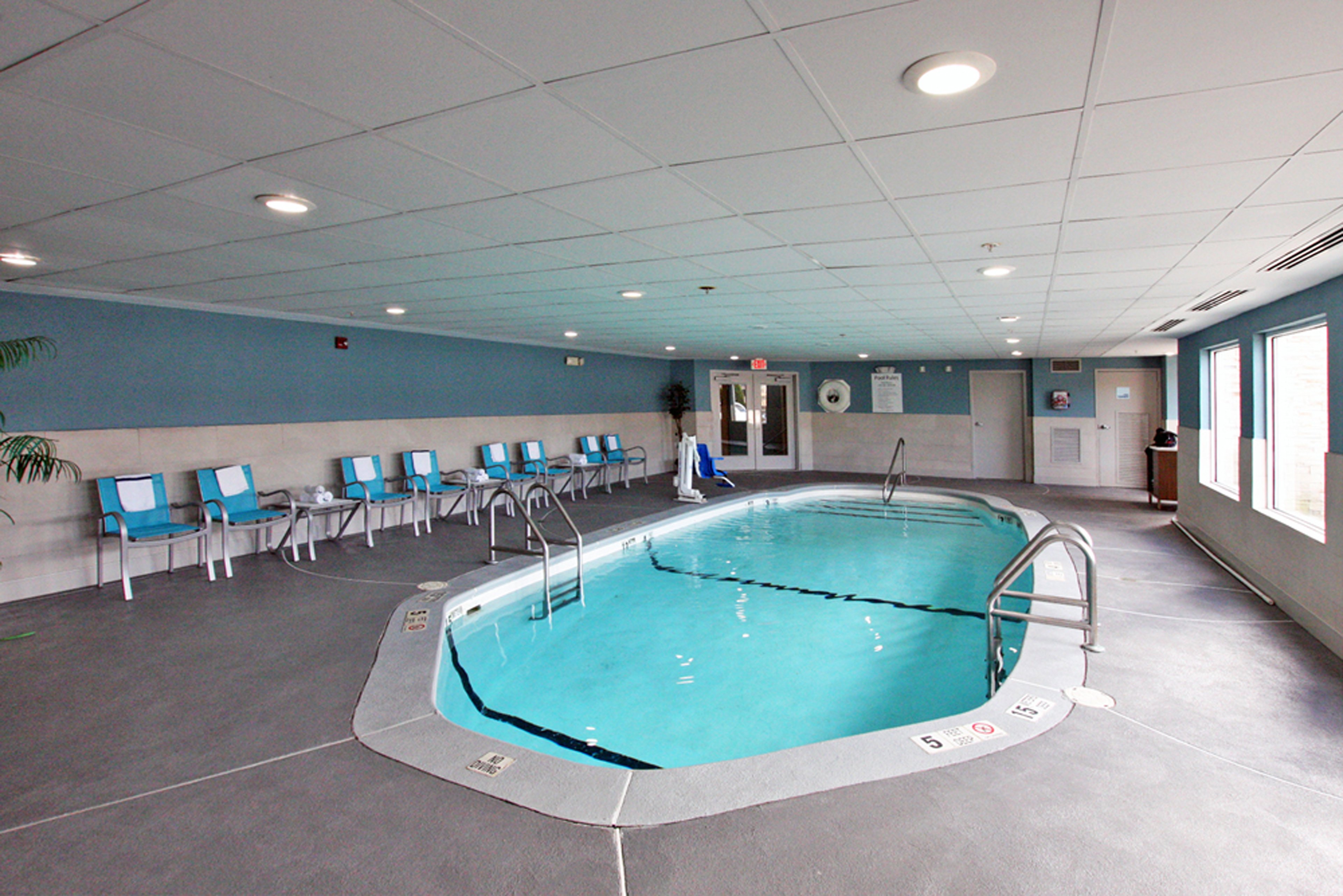 Holiday Inn Express Branford-New Haven 34/59