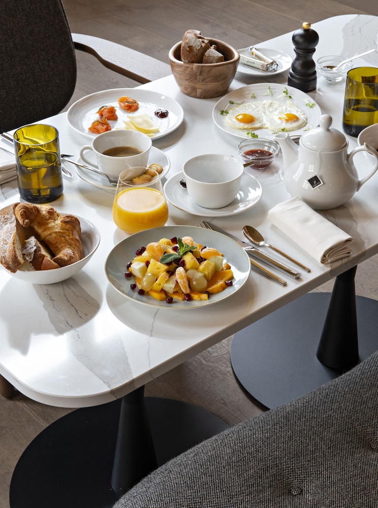 Leonor Hotel 34/46