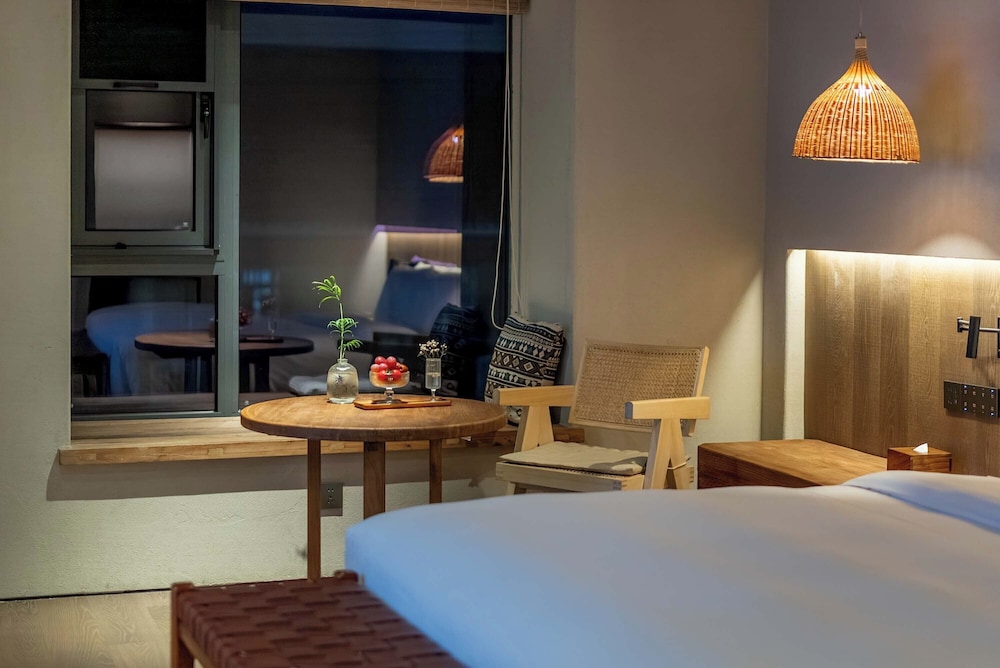 YUANLI HOTEL 9/50