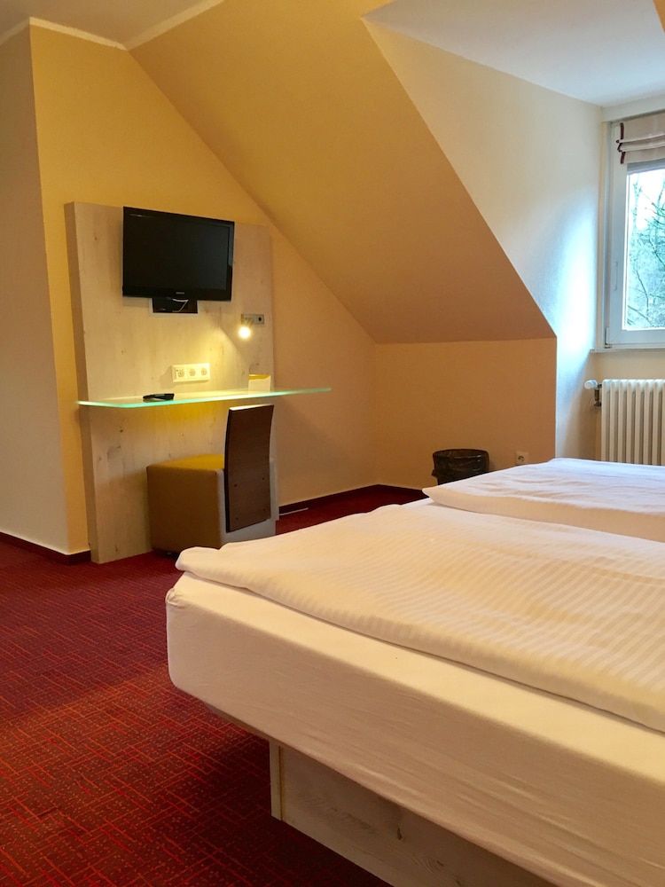 ROOM, TRIPLE