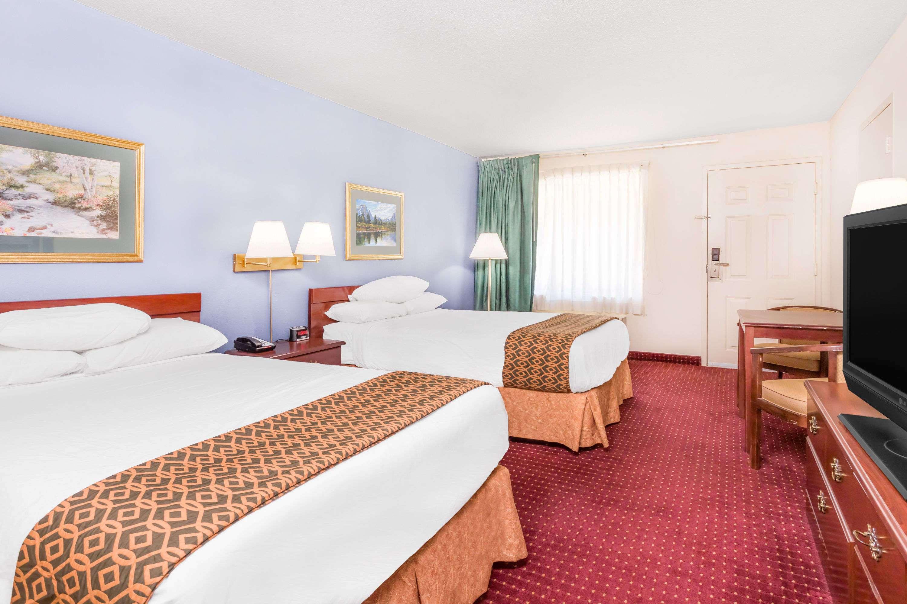 Days Inn by Wyndham Lavonia 3/15