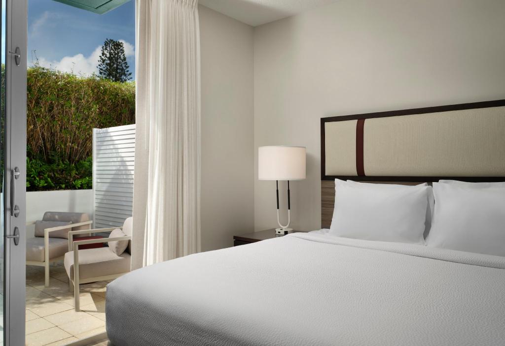 Suite, King Bed, Patio, Terrace Level, Pool Access