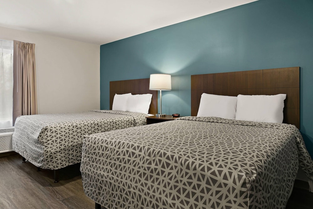 WoodSpring Suites East Lansing - University Area 13/50