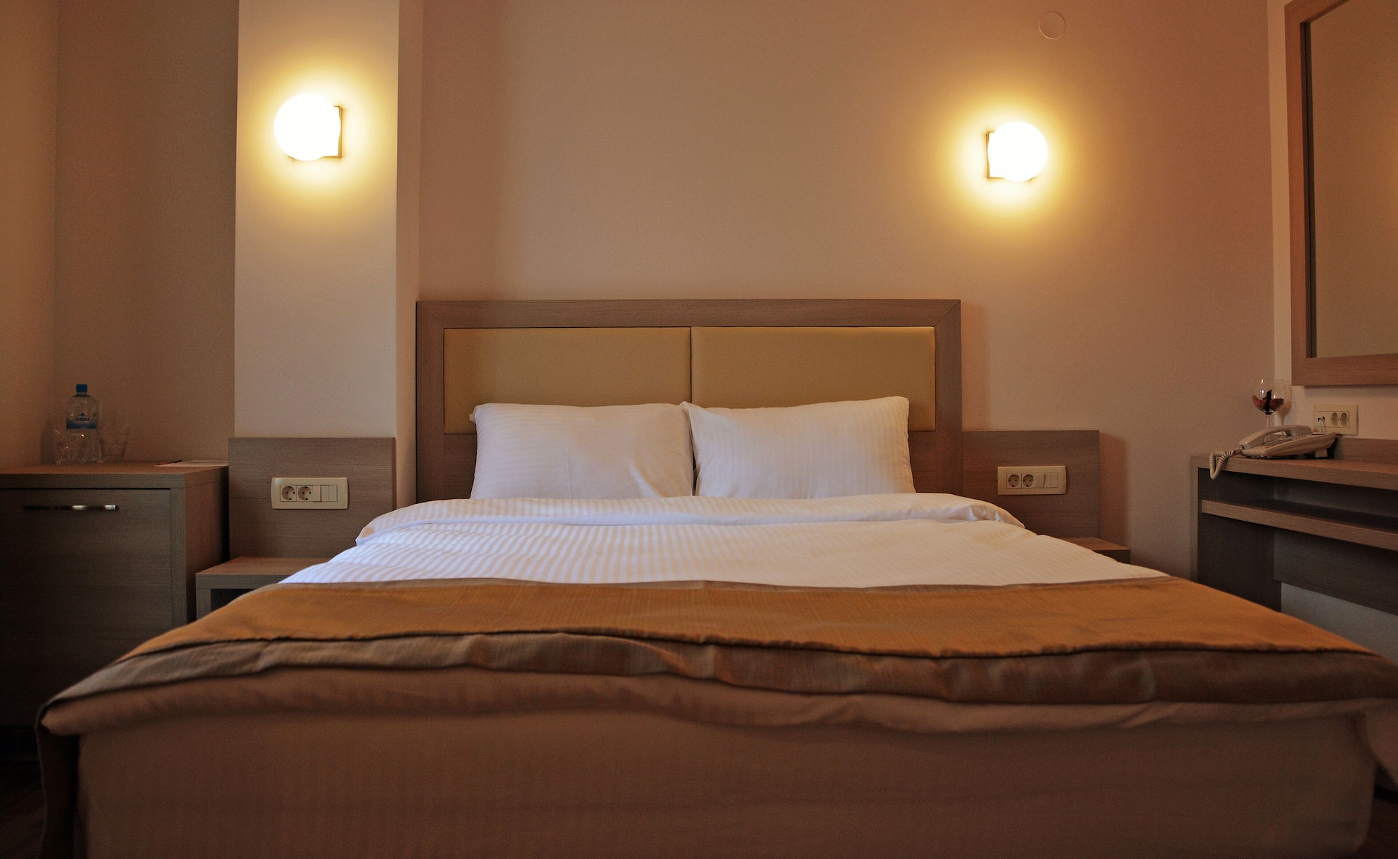 STANDARD, DOUBLE BED, CITY VIEW