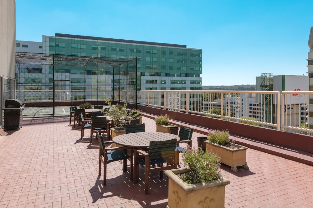 Nesuto Canberra Apartment Hotel 56/58
