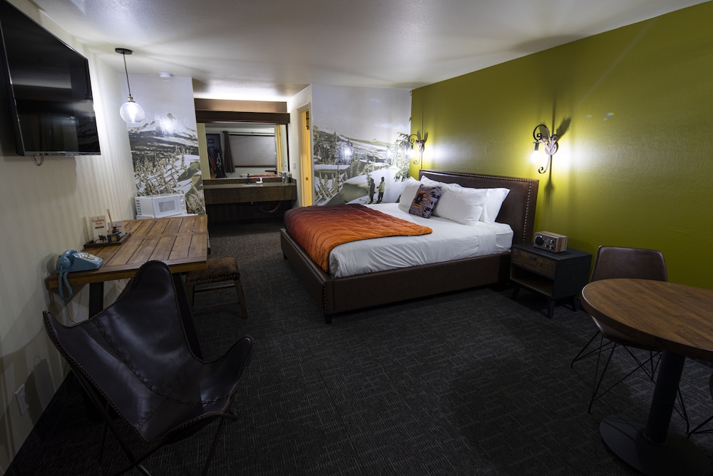 Party, King Bed