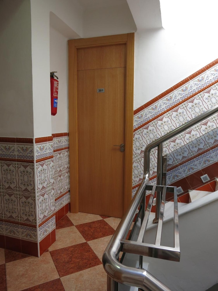 Hostal Guillot 13/18