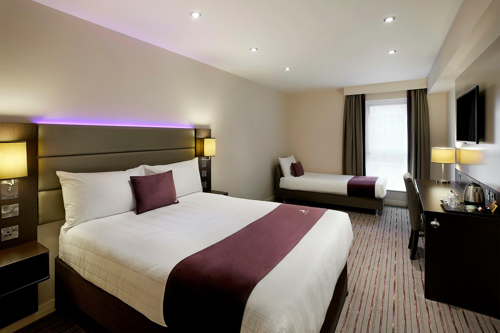 Premier Inn Luton Town Centre Hotel 9/24