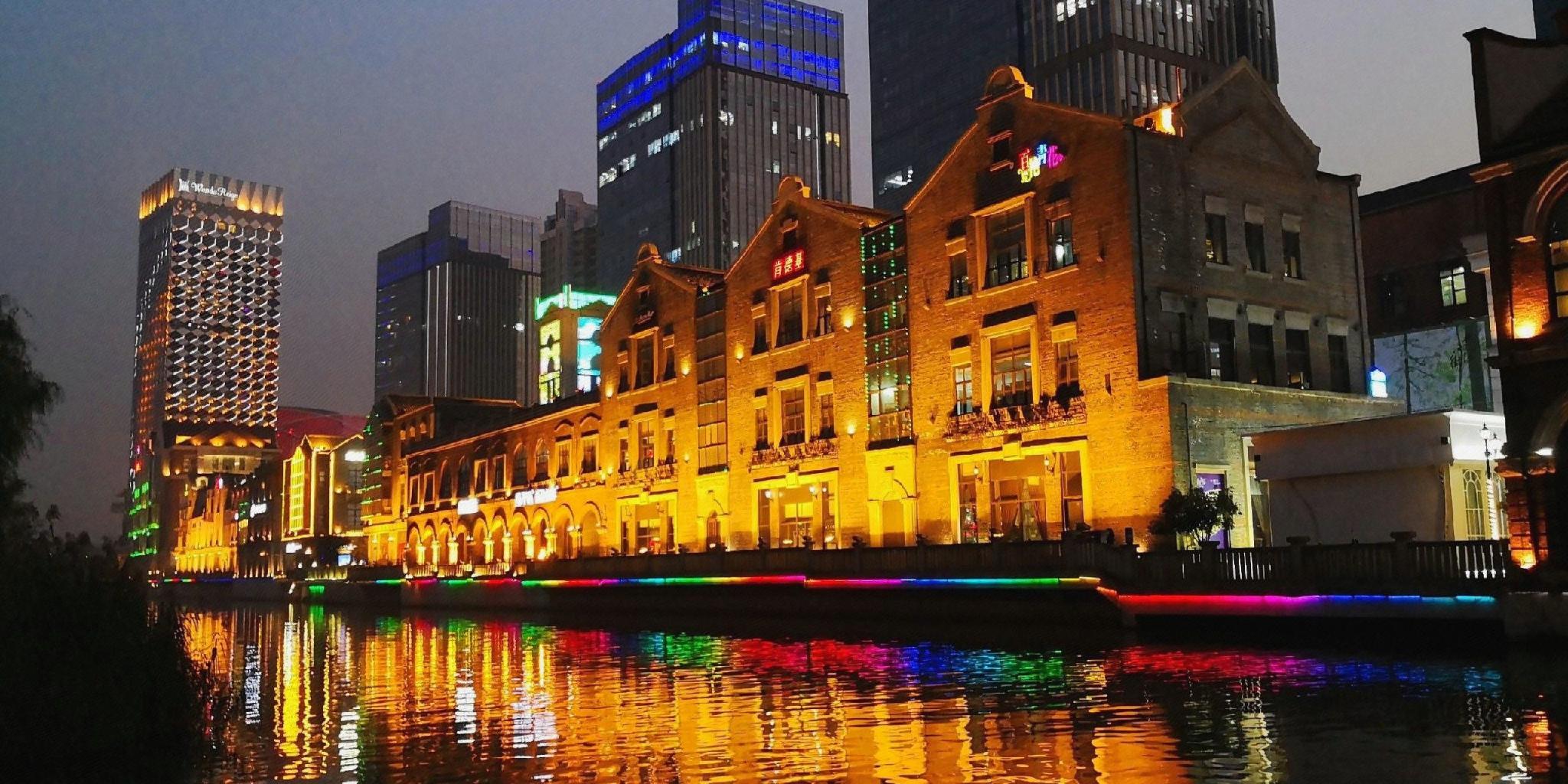 Erwan Hotel (Chuhe Hanjie) 22/25