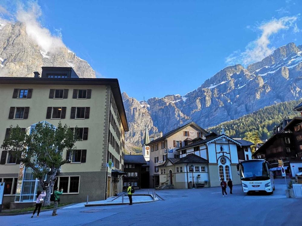 Thermal Hotels And Walliser Alpentherme Leukerbad 9/77
