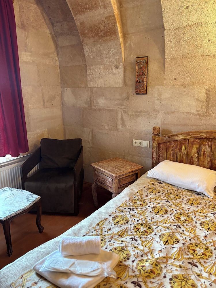 Valley Inn Cave Hotel 32/50