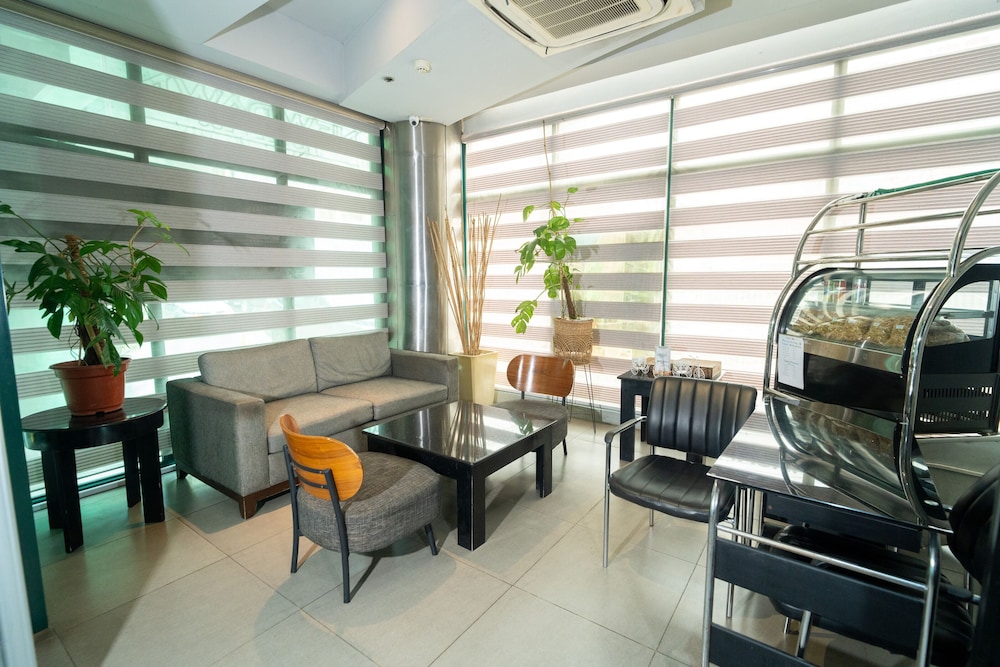 New Dawn Hotel Plus 56/79