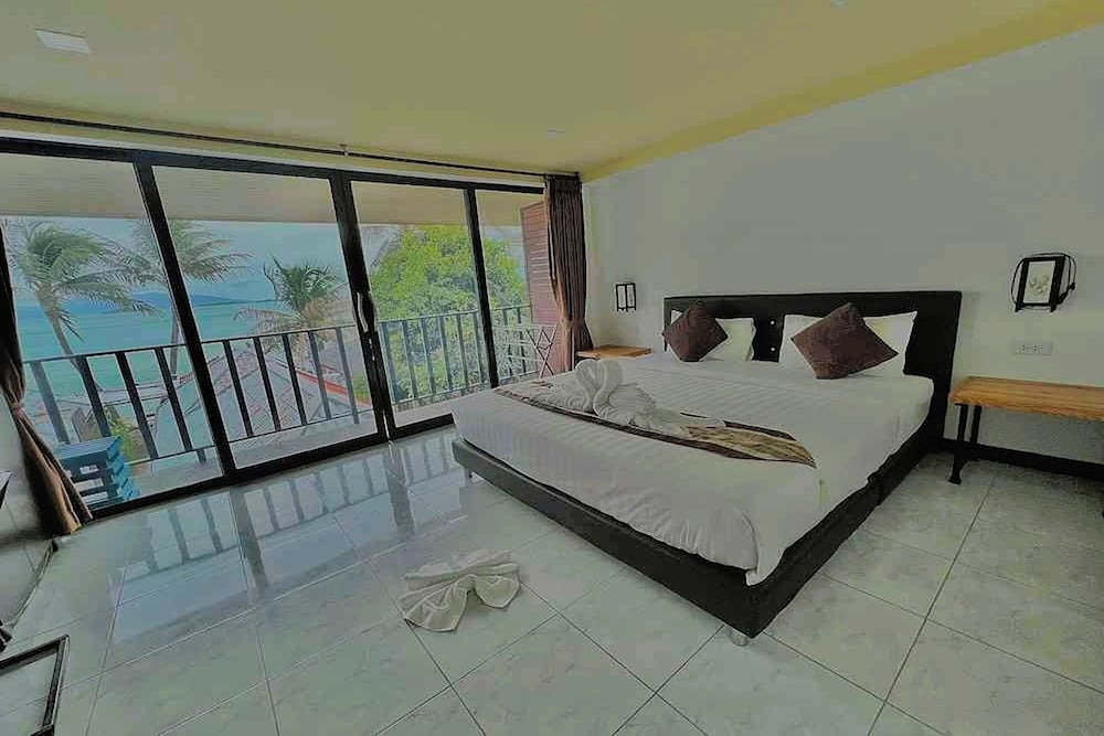 SUPER, SEA VIEW