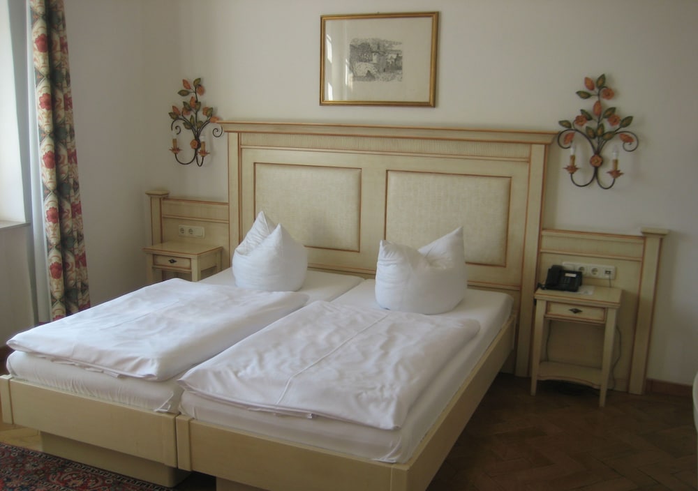 COMFORT, DOUBLE OR TWIN BED