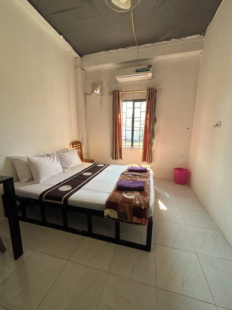 Vang Vieng Rock Backpacker Hostel 12/48