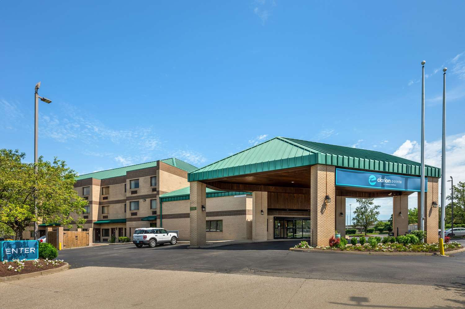 Clarion Pointe Louisville East 4/33