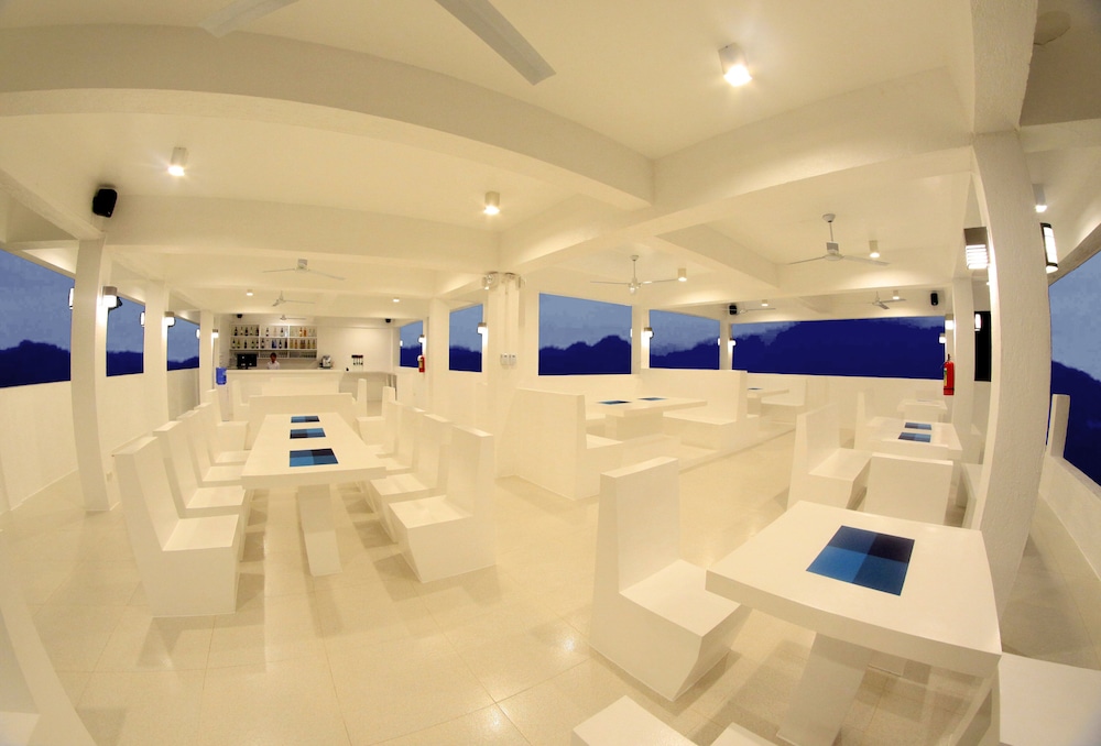 Coron Bluewave Hotel 67/75