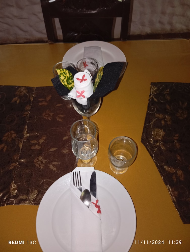 Miss Junies Lodge 32/44