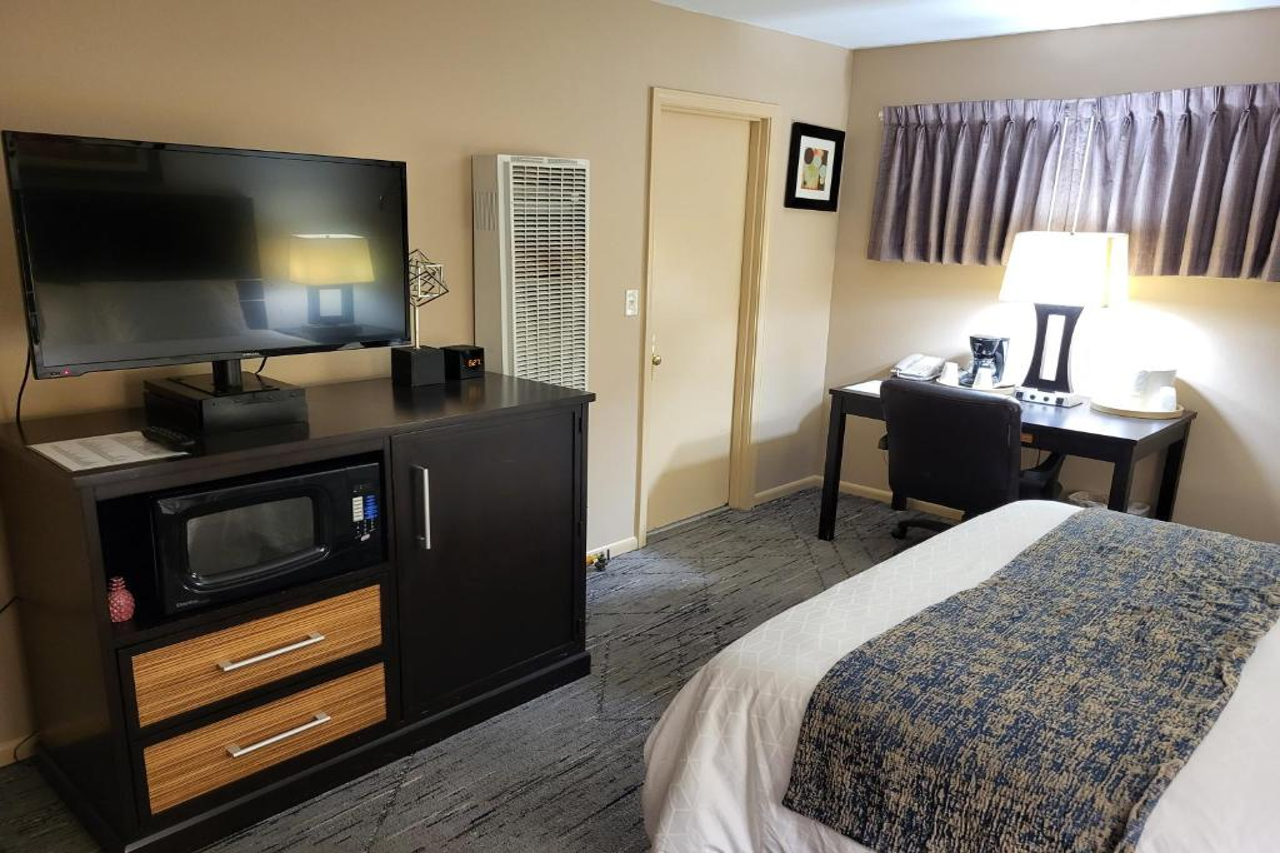 Monroe Motel Near Seattle Everett WA 16/18