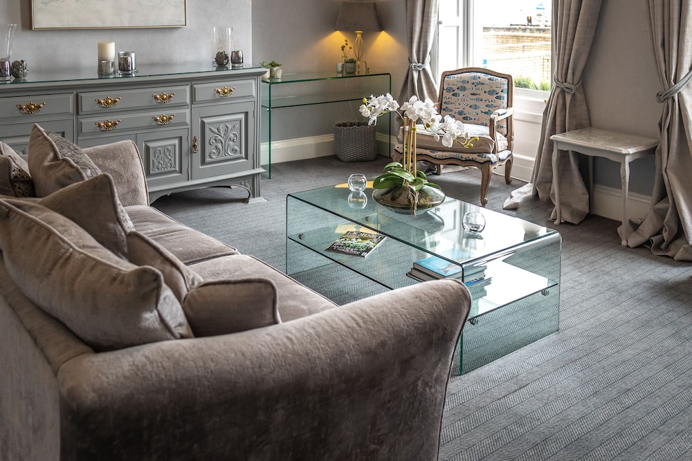 Gloucester House 26/50
