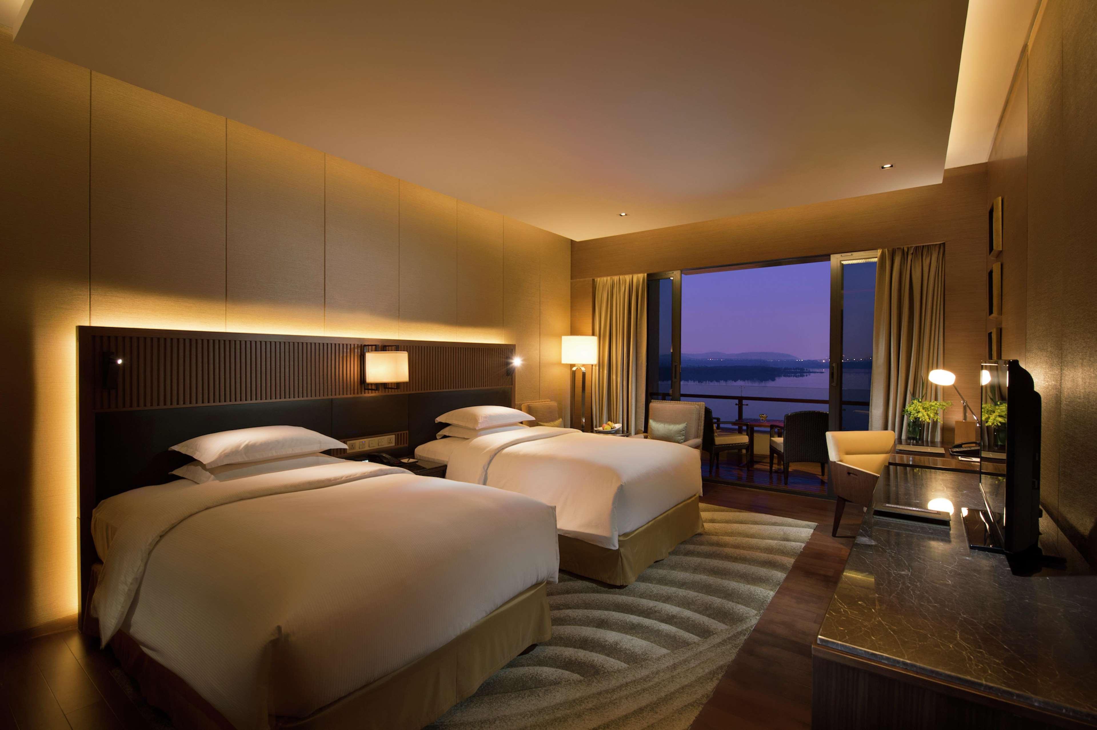 GUEST ROOM, TWIN BEDS, GARDEN VIEW, BALCONY