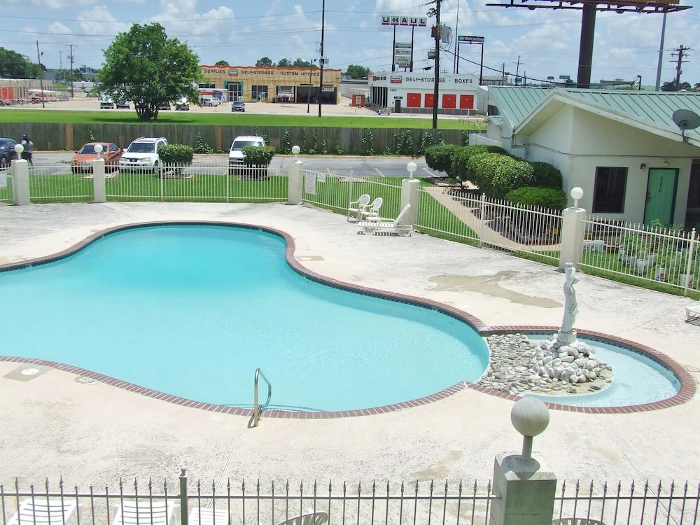 Americas Best Value Inn Beaumont Tx 8/26