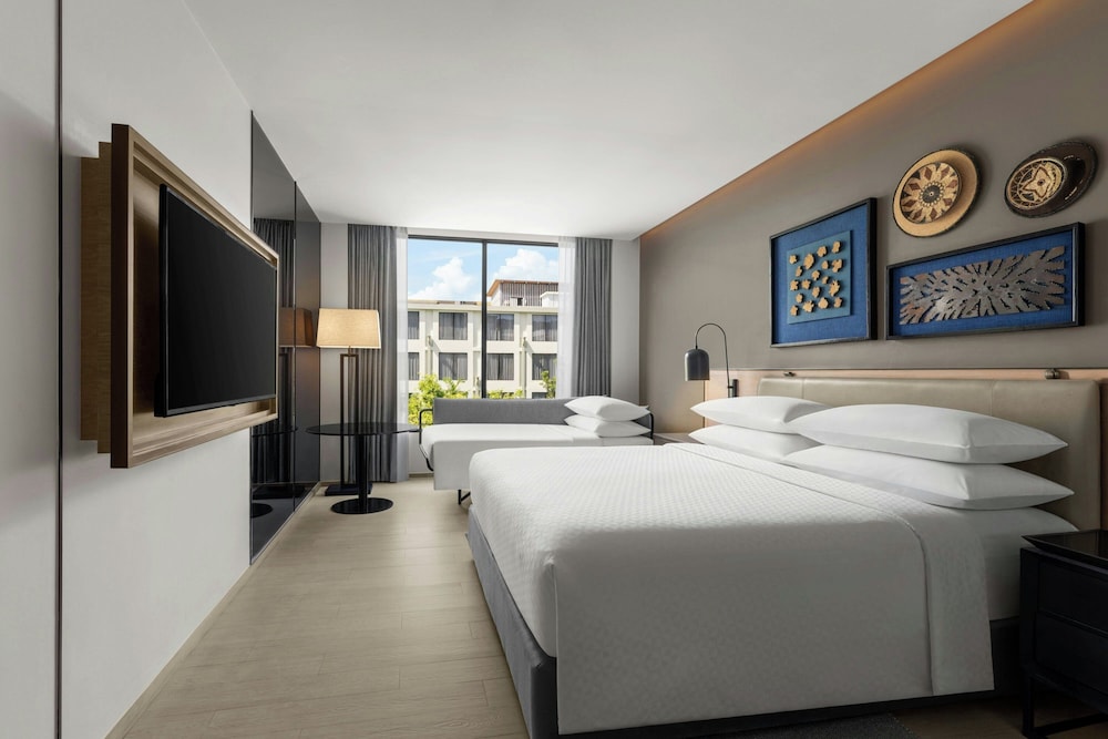Room, King Bed, Pool View, Sofa