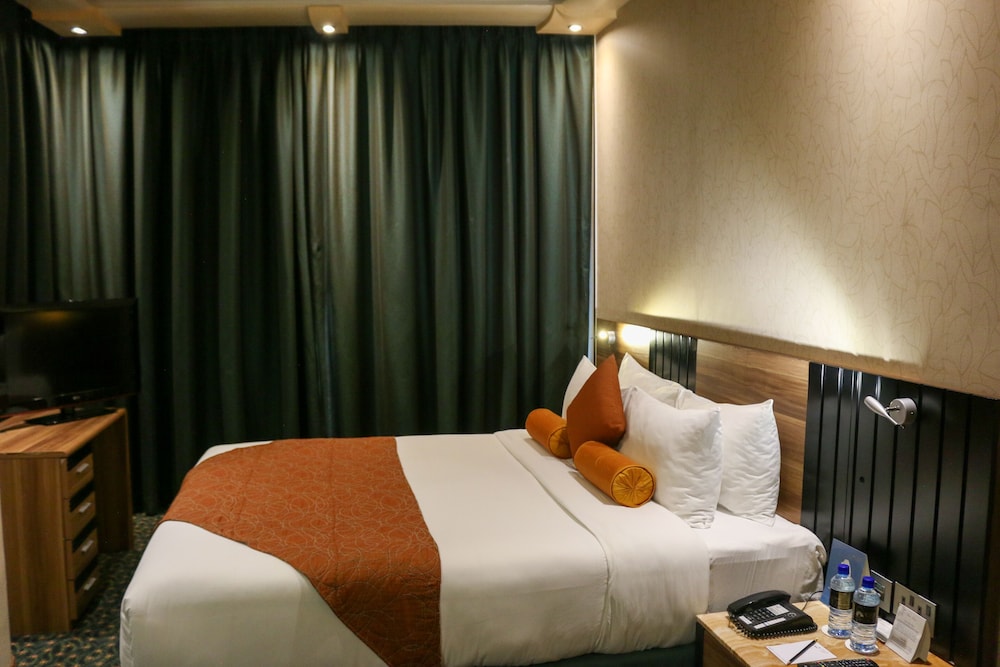 Elite Crystal Hotel 27/75