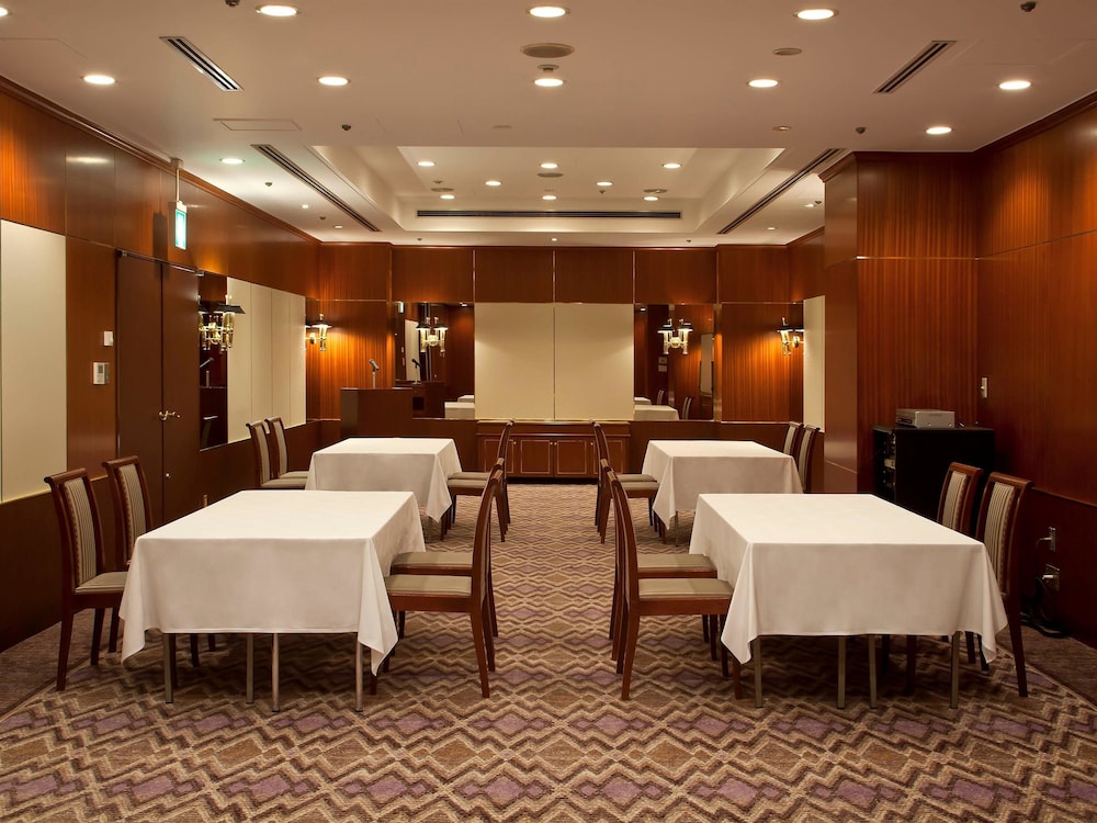 Mercure Nagoya Cypress 58/61