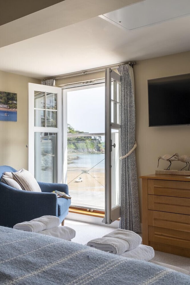 South Sands Hotel 15/50