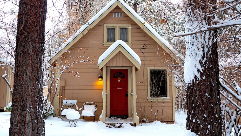 Sleepy Forest Cottages 9/65