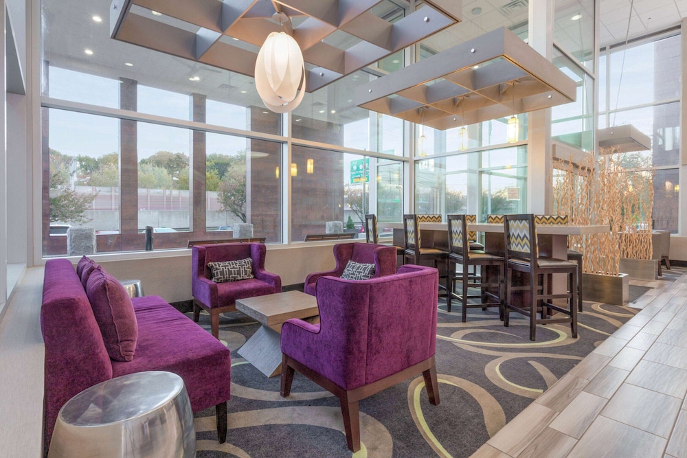 La Quinta Inn & Suites by Wyndham Clifton/Rutherford 31/50