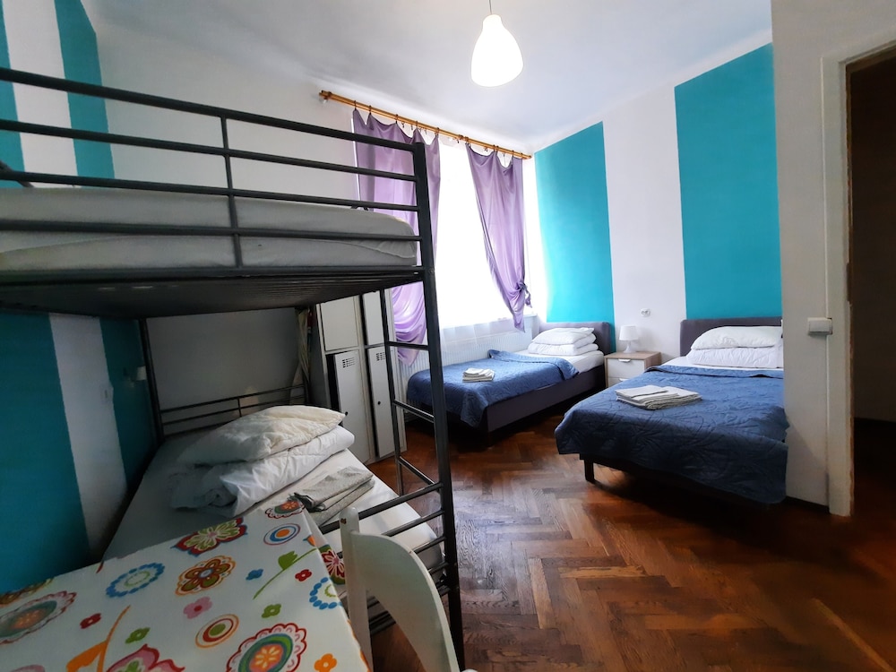 BASIC, TRIPLE, 3 BEDS