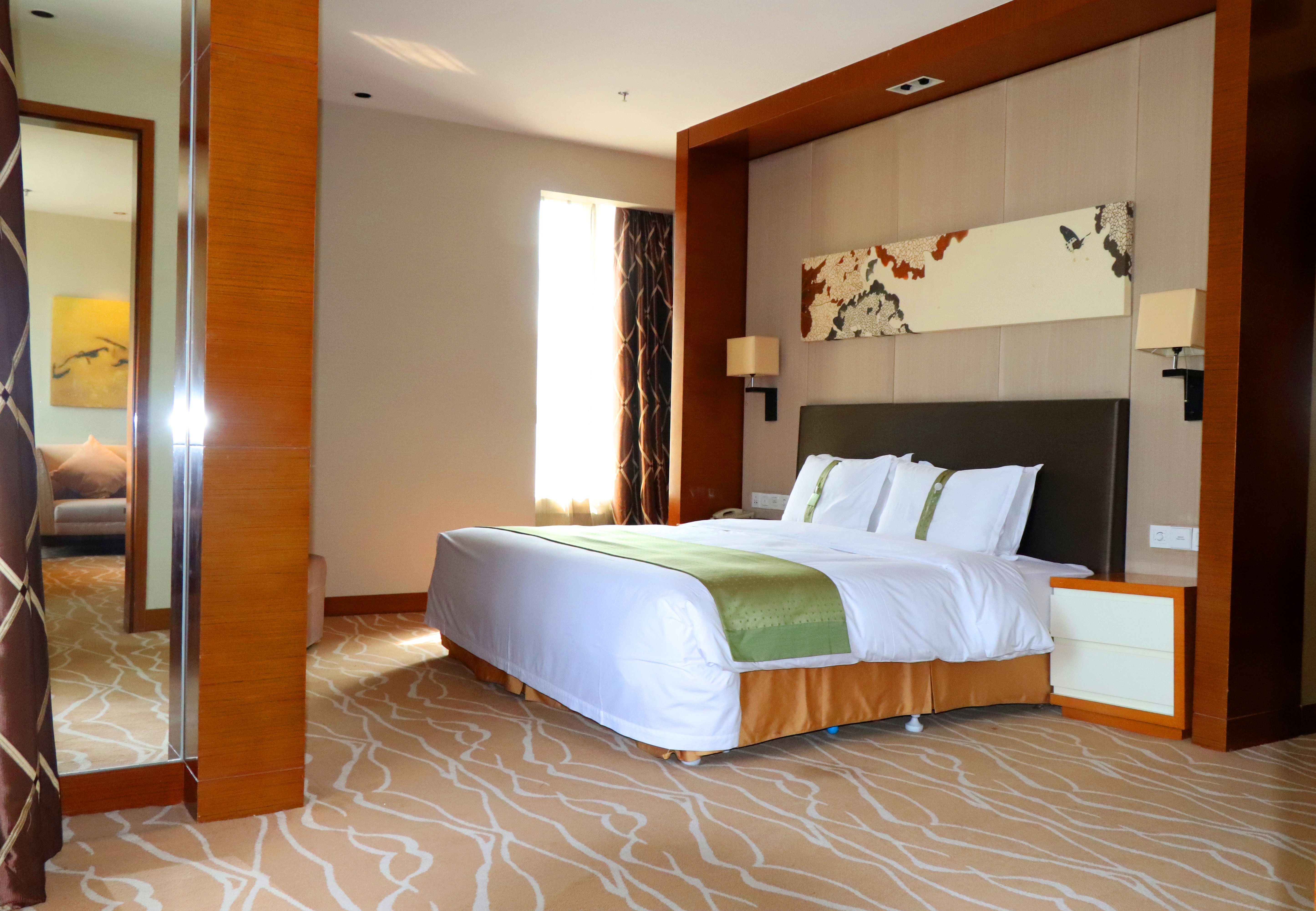 HOLIDAY INN PANJIN AQUA CITY 10/50