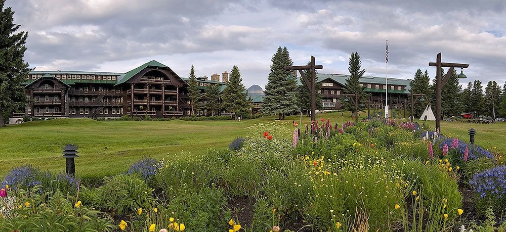 Glacier Park Lodge 44/46