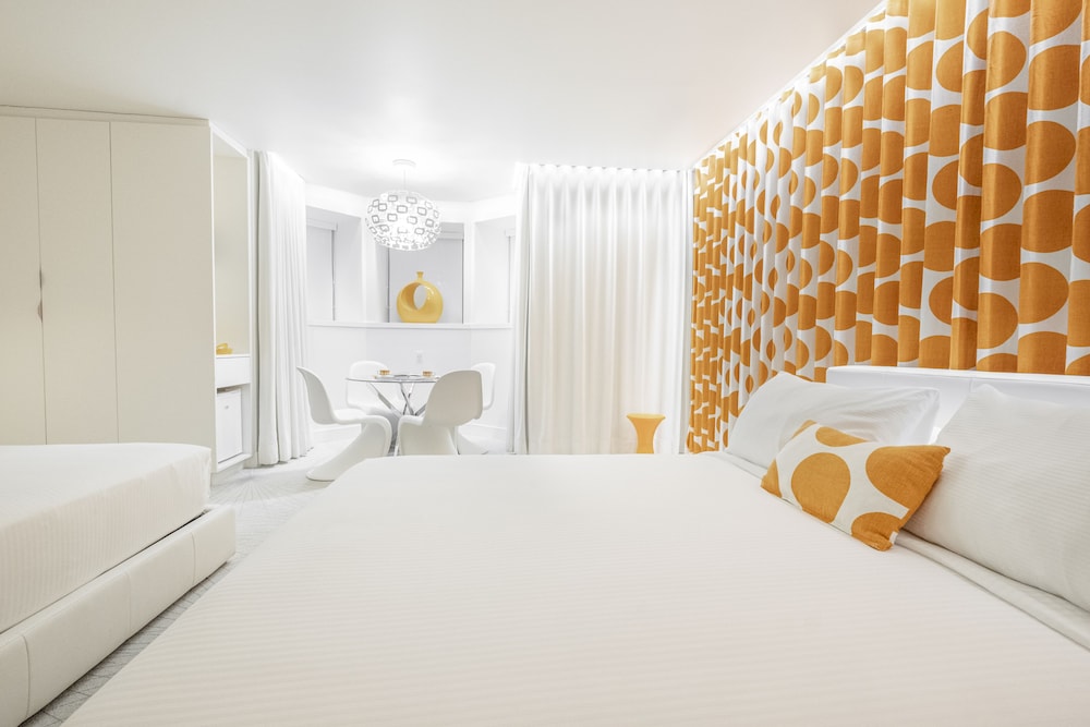 Semi Basement, Junior Suite, 2 Queen Beds