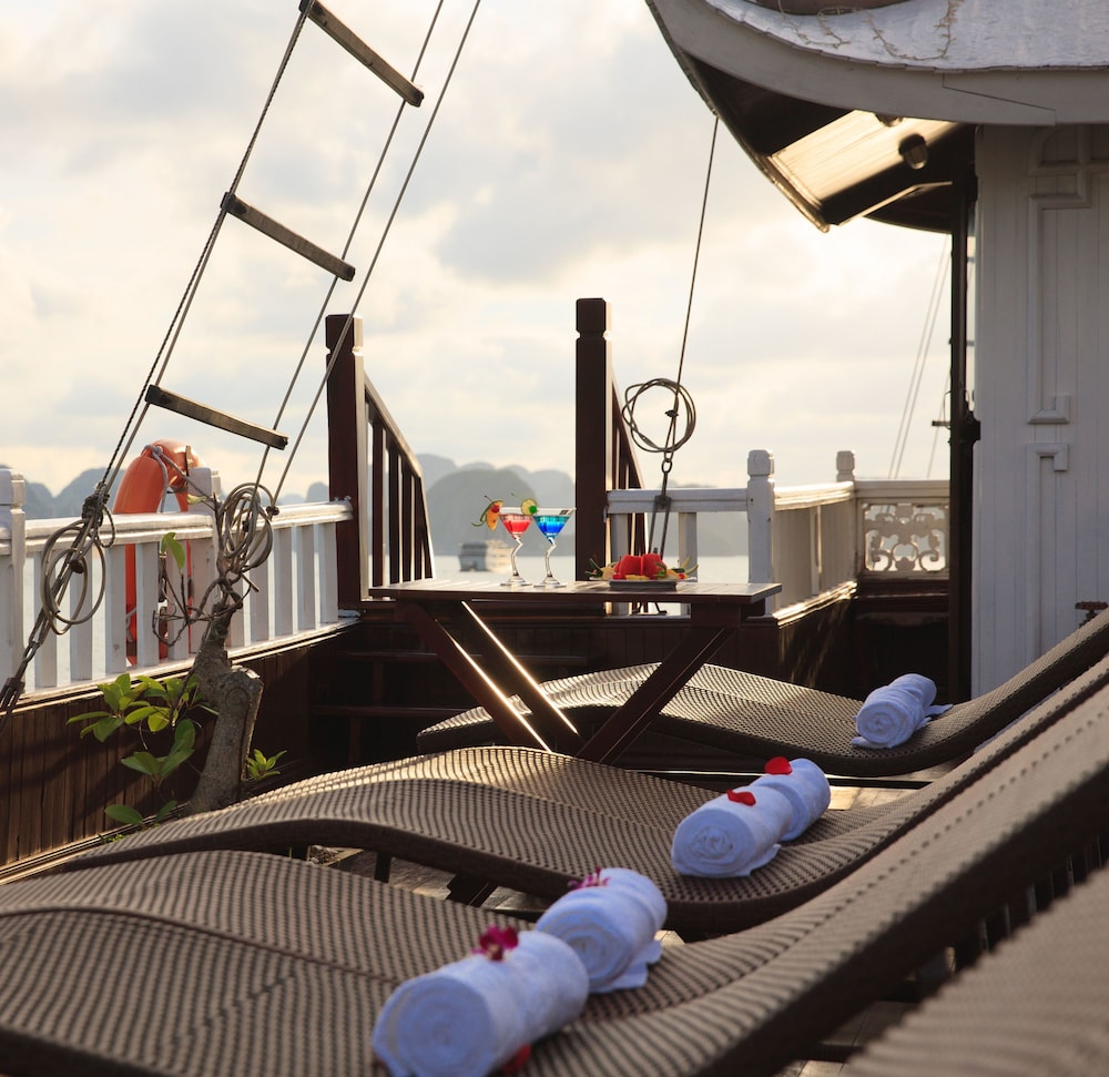 Halong Royal Palace Cruise 33/62