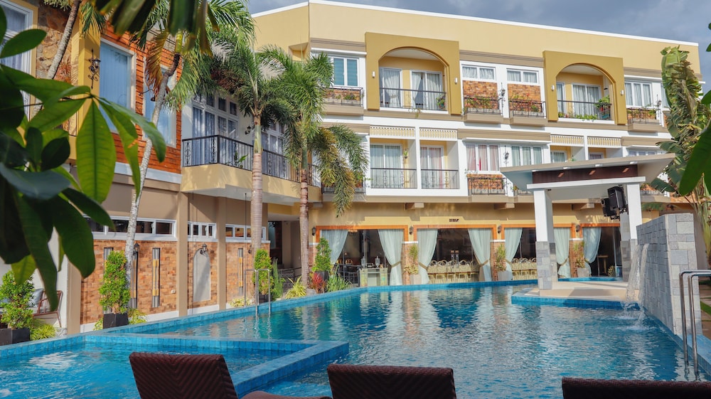 Ragazzi Resort Hotel in NAGA