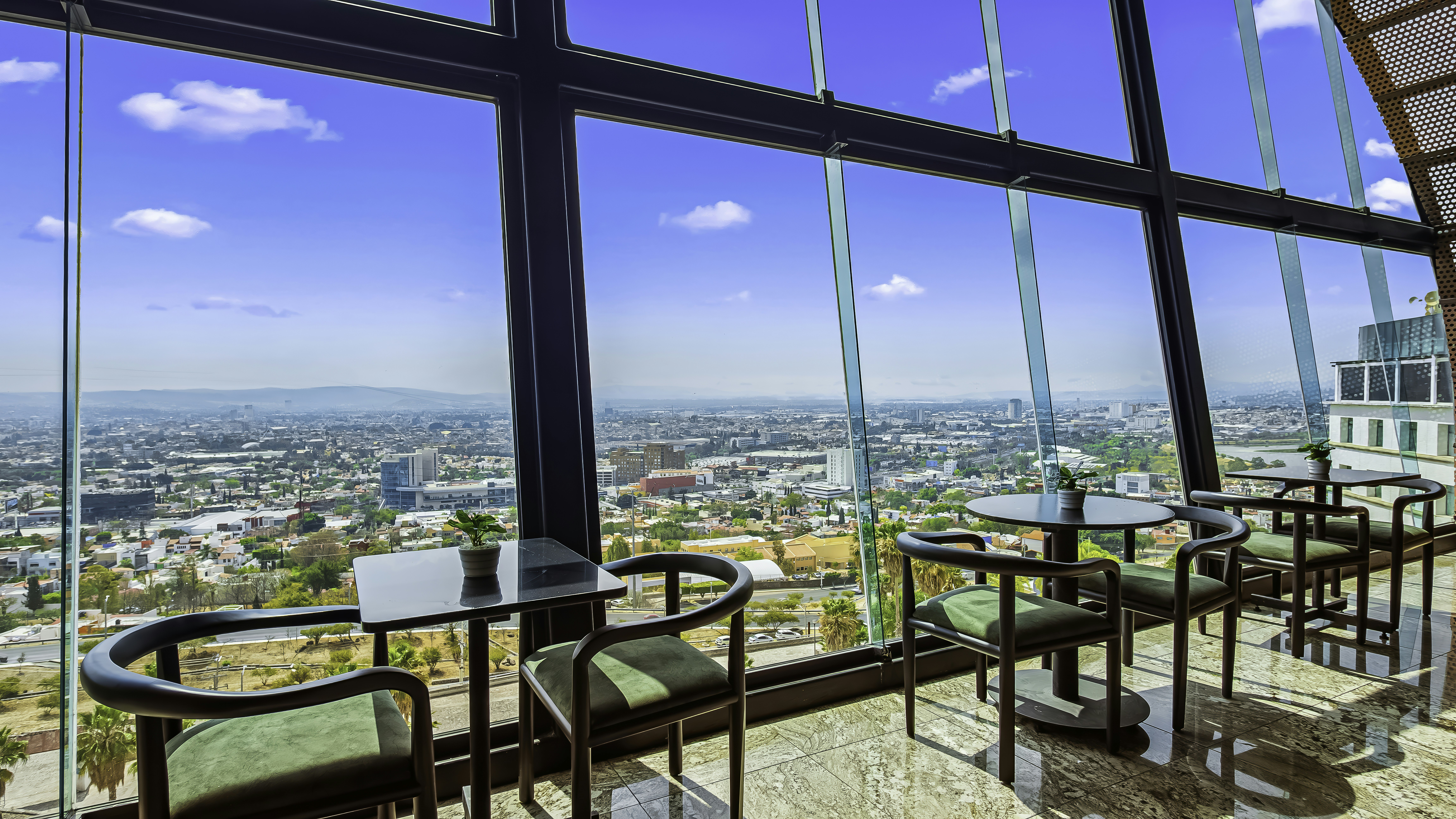 Hilton Queretaro 36/50