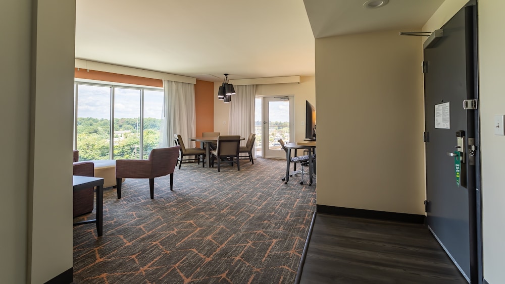 Courtyard by Marriott Atlanta Dunwoody 62/82