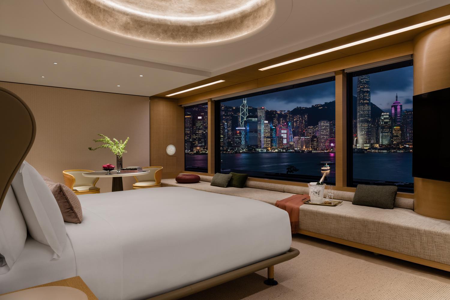 Regent, Suite, King Bed, Harbour View, Sofa