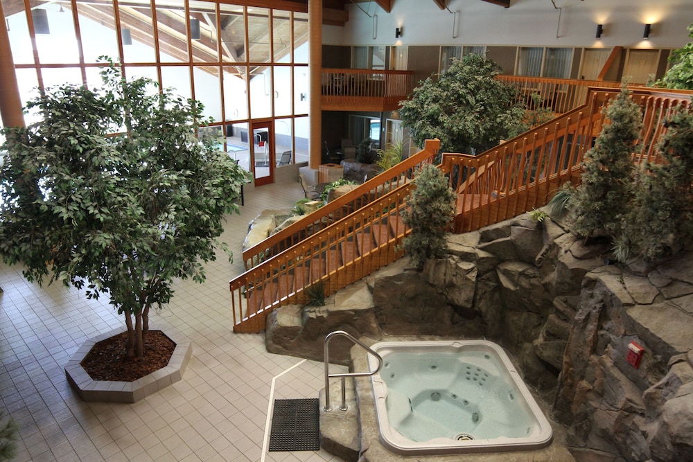 C Mon Inn Hotel Suites 46/46
