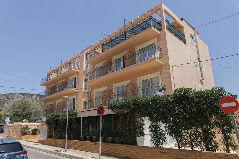 Gabarda Hotel 6/77