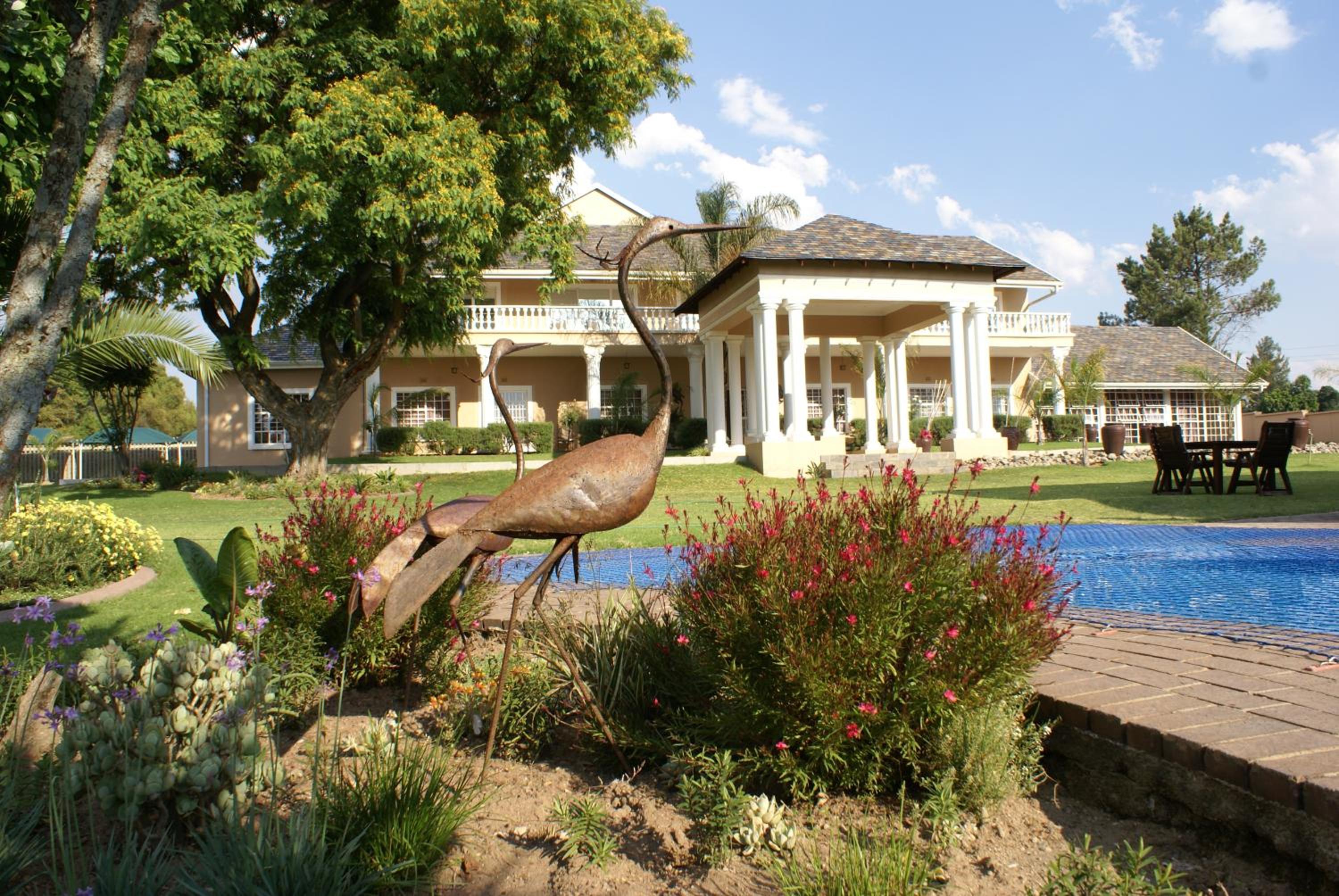 Attache Guest Lodge 21/24